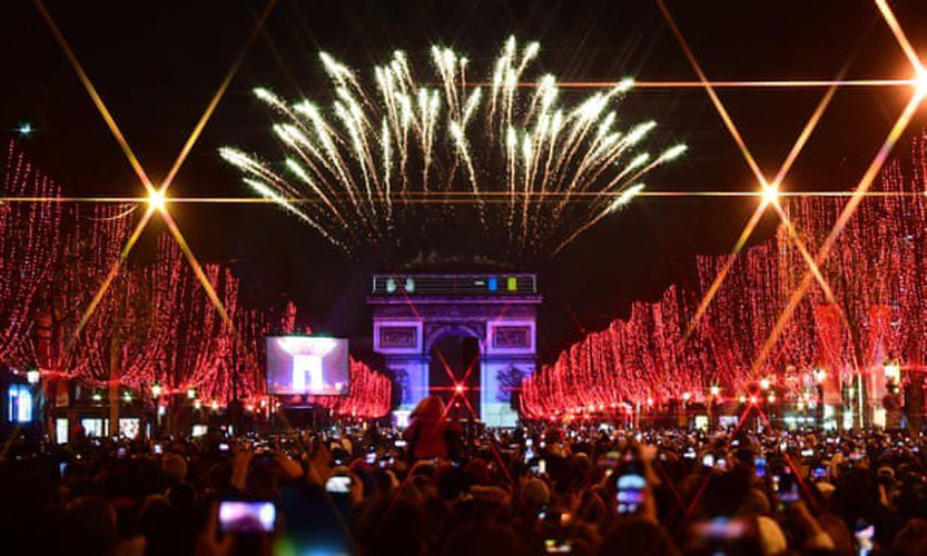 jubilant scenes as revelers around the world celebrate the new year hinh 11