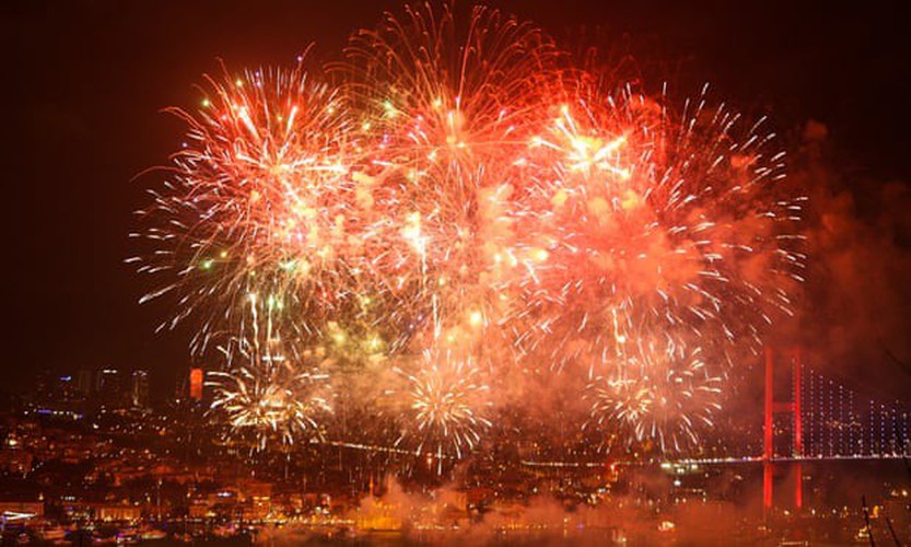 jubilant scenes as revelers around the world celebrate the new year hinh 13