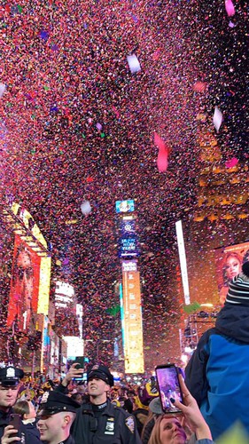 jubilant scenes as revelers around the world celebrate the new year hinh 2