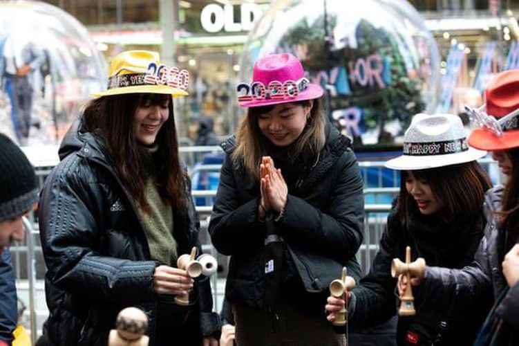 jubilant scenes as revelers around the world celebrate the new year hinh 4