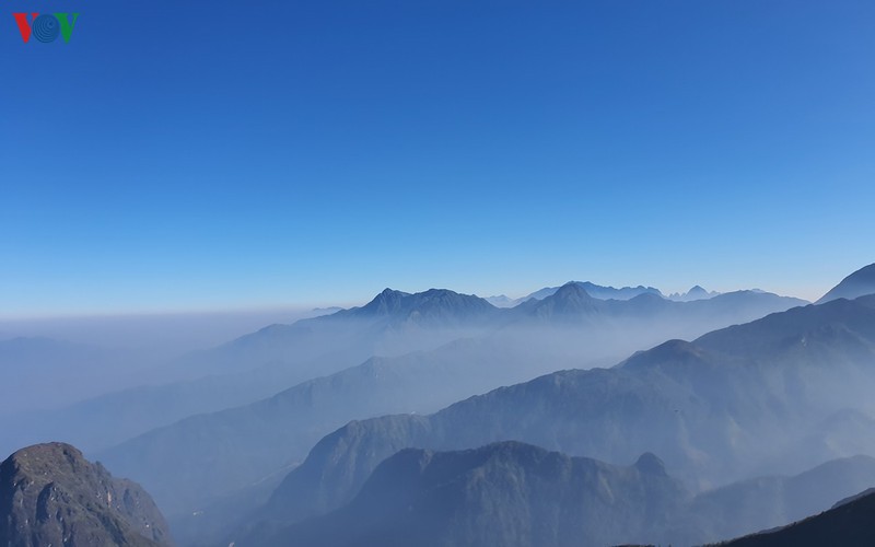 viewing a spectacular sunset from ky quan san mountain hinh 20