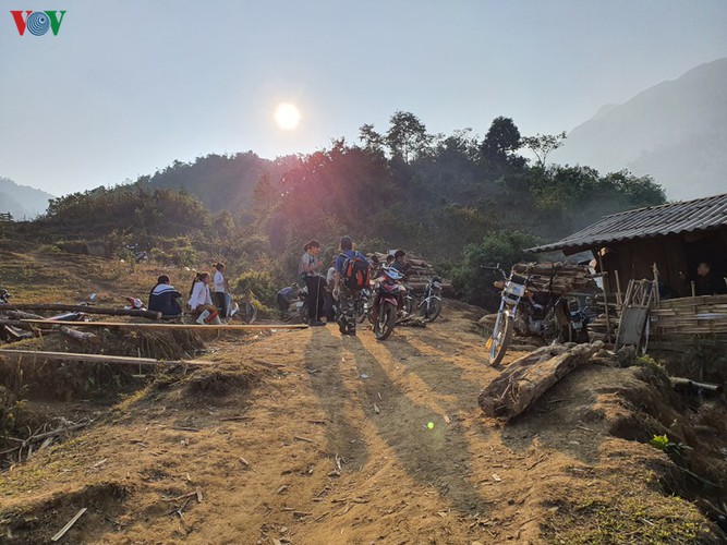 viewing a spectacular sunset from ky quan san mountain hinh 4