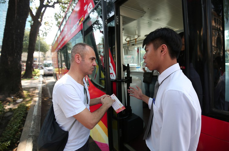 double-decker bus services officially come into operation in hcmc hinh 6