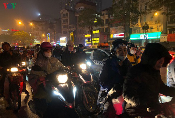 hanoi's streets hit by severe traffic congestion as tet draws near hinh 10