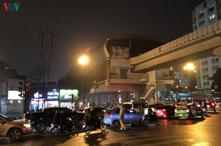 hanoi's streets hit by severe traffic congestion as tet draws near hinh 11