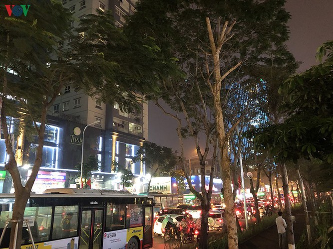hanoi's streets hit by severe traffic congestion as tet draws near hinh 13