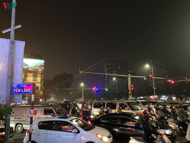 hanoi's streets hit by severe traffic congestion as tet draws near hinh 18