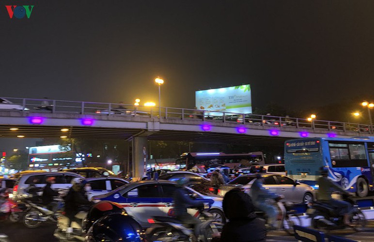 hanoi's streets hit by severe traffic congestion as tet draws near hinh 19