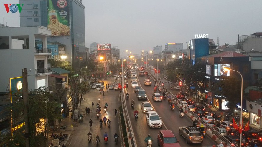 hanoi's streets hit by severe traffic congestion as tet draws near hinh 3