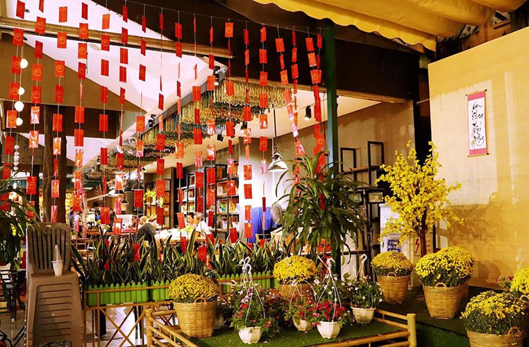 nguyen van binh book street in hcm city hosts vibrant tet atmosphere hinh 7