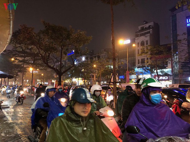 hanoi's streets hit by severe traffic congestion as tet draws near hinh 8