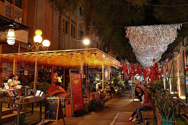 nguyen van binh book street in hcm city hosts vibrant tet atmosphere hinh 8