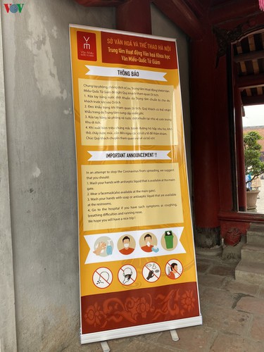 tourists feel safe when visiting temple of literature hinh 5