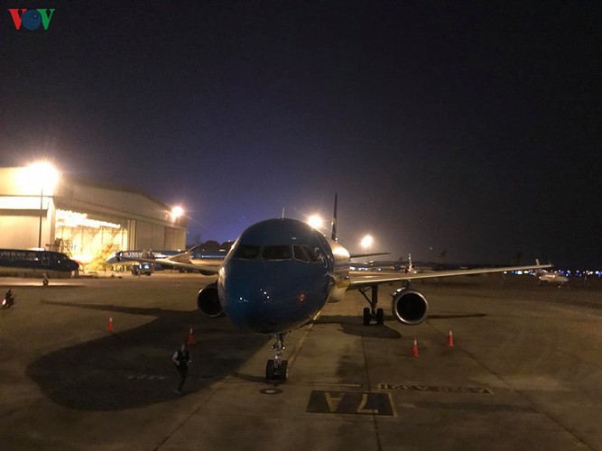 covid-19: hundreds of planes park in deserted noi bai international airport hinh 10