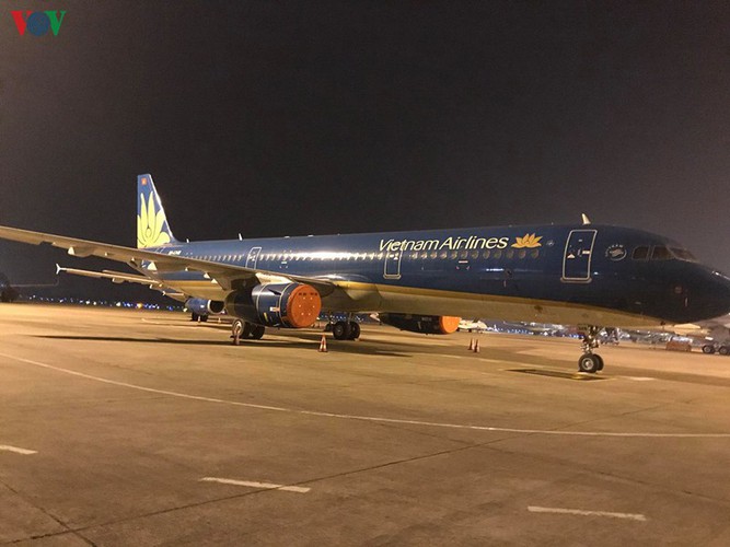 covid-19: hundreds of planes park in deserted noi bai international airport hinh 2
