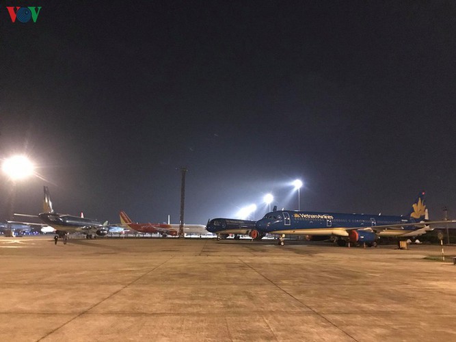 covid-19: hundreds of planes park in deserted noi bai international airport hinh 6