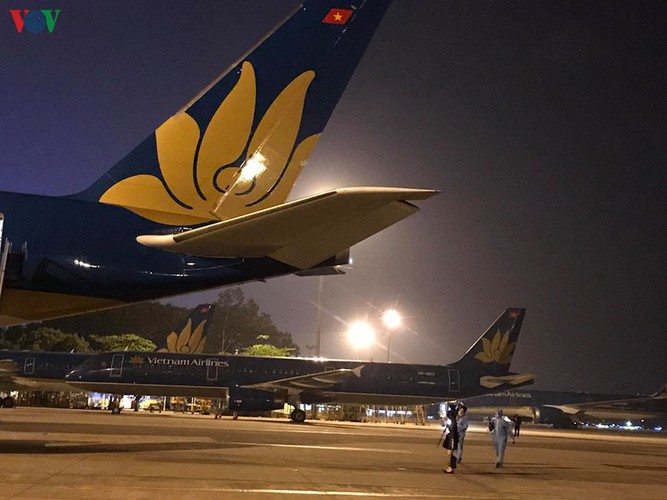 covid-19: hundreds of planes park in deserted noi bai international airport hinh 8