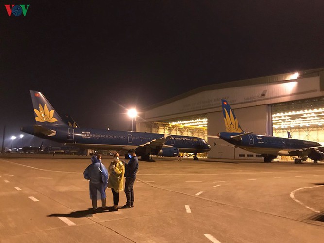 covid-19: hundreds of planes park in deserted noi bai international airport hinh 9