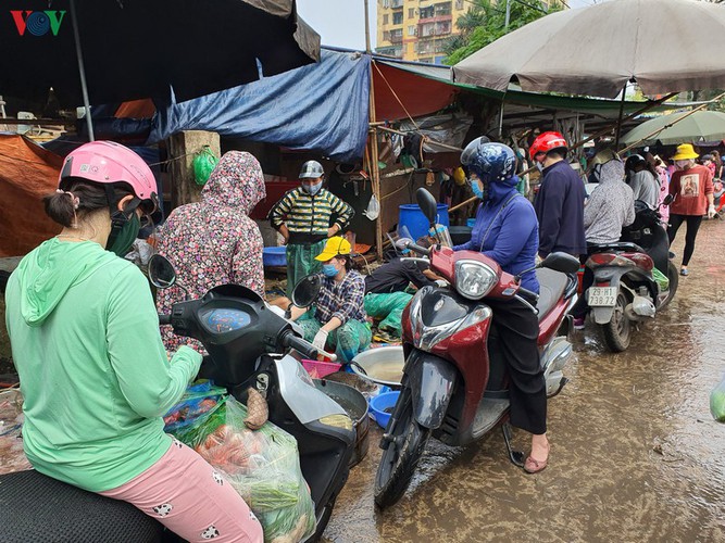 hanoi tests market traders for covid-19 hinh 10