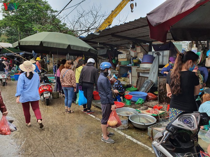 hanoi tests market traders for covid-19 hinh 11