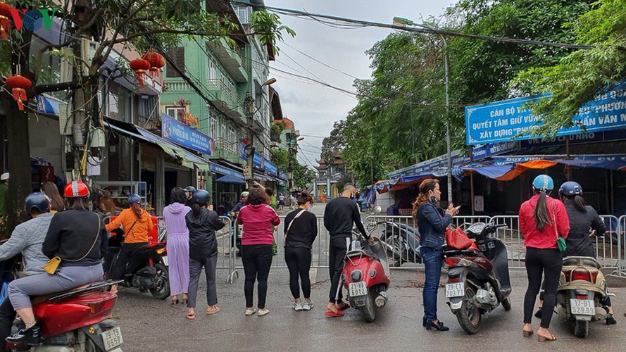 places of worship on first day of social distancing easing hinh 1