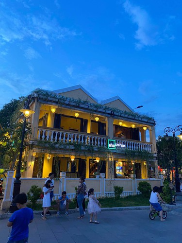 crowds returning to hoi an marks start of post-pandemic period hinh 3