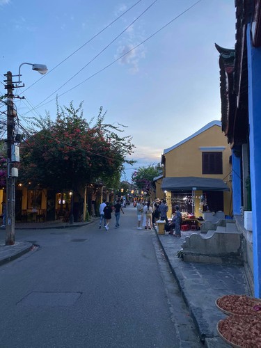 crowds returning to hoi an marks start of post-pandemic period hinh 8