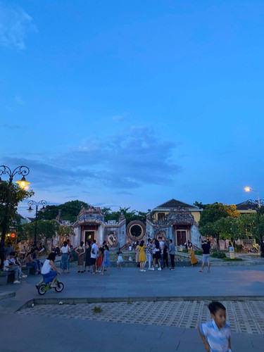 crowds returning to hoi an marks start of post-pandemic period hinh 9