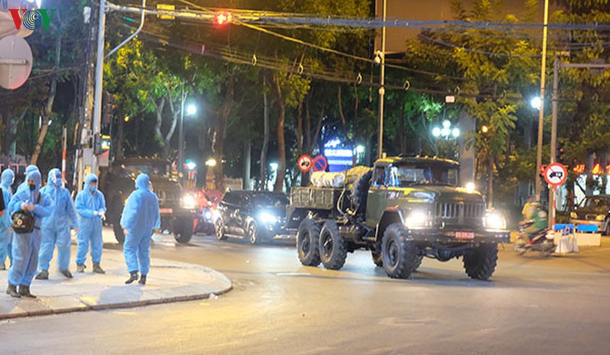 military forces disinfect da nang coronavirus hotspot hinh 10