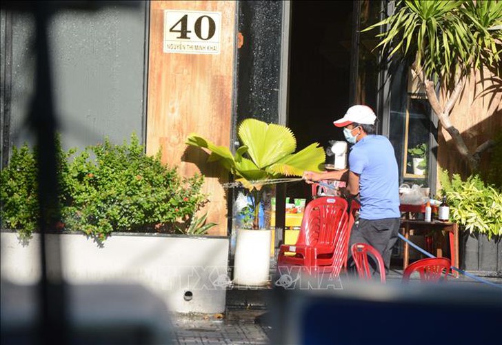 life falls quiet for citizens in blockaded da nang hinh 3