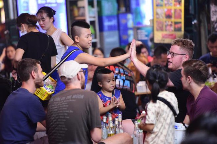 businesses in hanoi’s old quarter shutdown amid covid-19 fears hinh 3