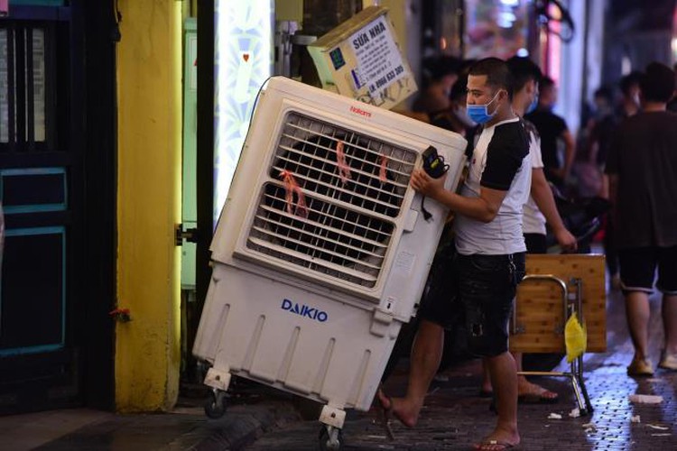 businesses in hanoi’s old quarter shutdown amid covid-19 fears hinh 6