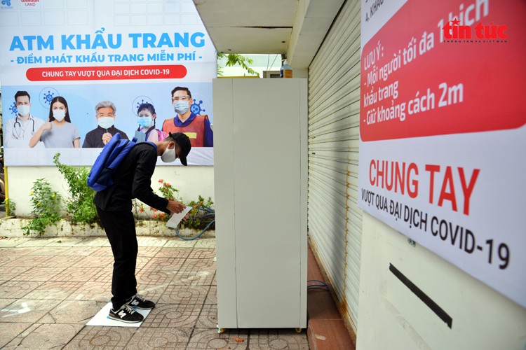 free ‘face mask atm’ comes into operation in hcm city hinh 4