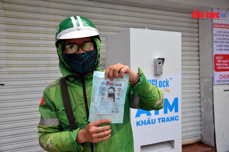 free ‘face mask atm’ comes into operation in hcm city hinh 5