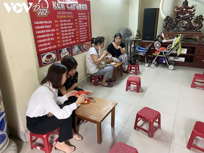 hanoi restaurants set up ‘shields’ to prevent covid-19 hinh 5