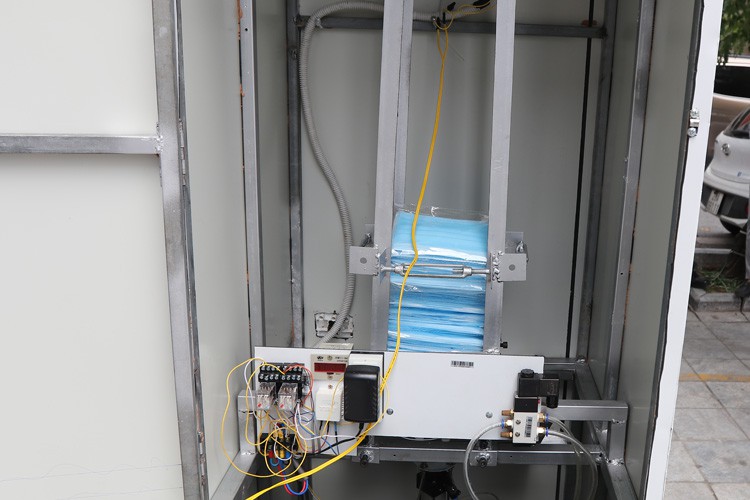 first face mask atm comes into operation in hanoi hinh 4