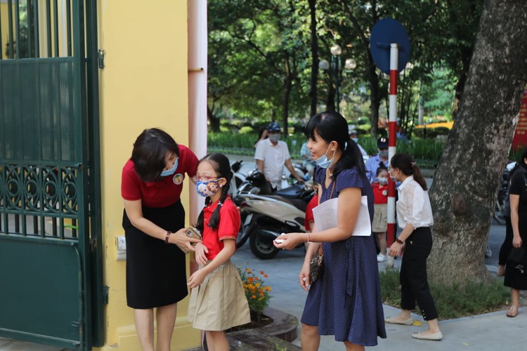 students in hanoi head back to school on september 1 hinh 5