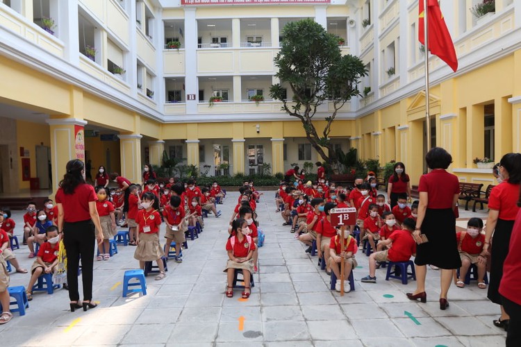 students in hanoi head back to school on september 1 hinh 7