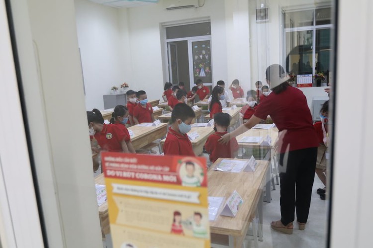 students in hanoi head back to school on september 1 hinh 8