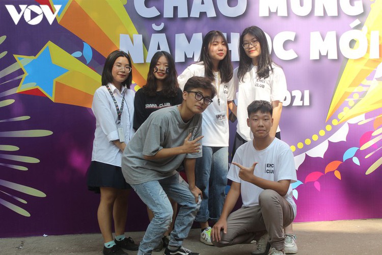 students in hanoi head back to school on september 1 hinh 13