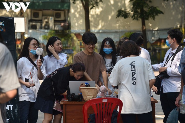 students in hanoi head back to school on september 1 hinh 14