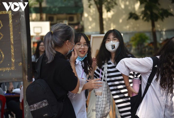 students in hanoi head back to school on september 1 hinh 15