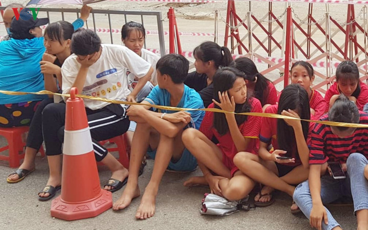 fans queue all night to secure tickets for myanmar clash hinh 5