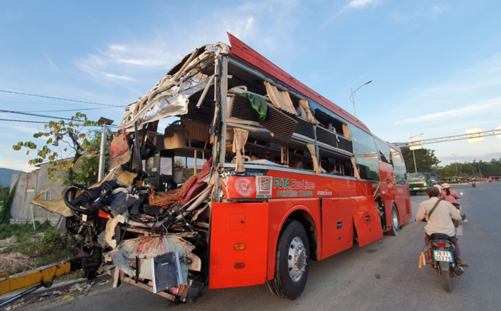 one killed and 40 injured following road traffic accident in khanh hoa hinh 5