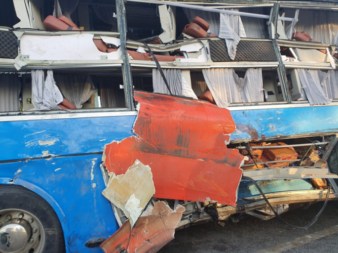 one killed and 40 injured following road traffic accident in khanh hoa hinh 7