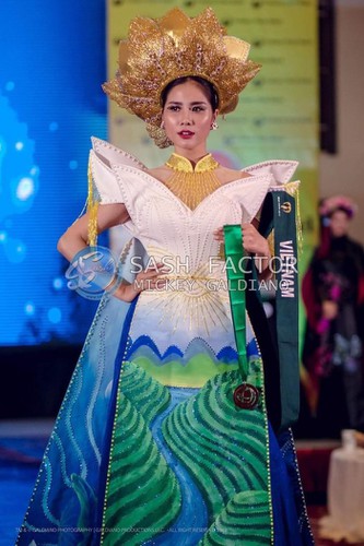 hoang hanh wins bronze in miss earth’s national costume contest hinh 2