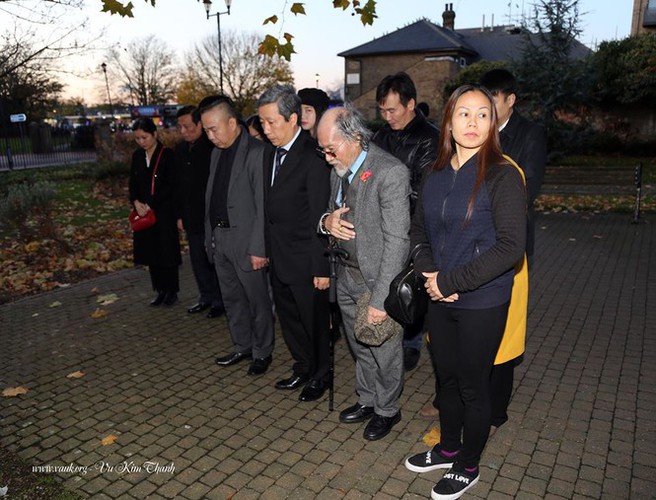 vietnamese ambassador lays flowers in essex to commemorate 39 victims hinh 8