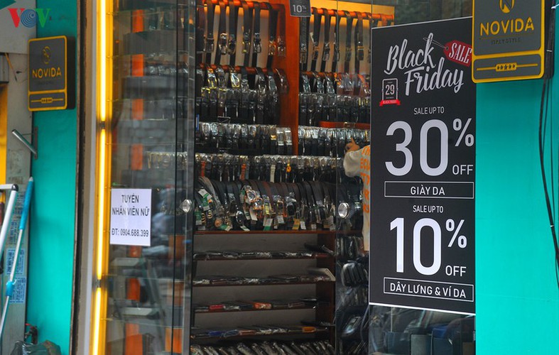 retailers despair as bargins fail to boost business ahead of black friday hinh 12