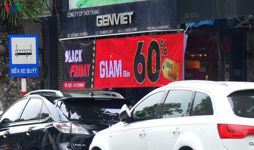 retailers despair as bargins fail to boost business ahead of black friday hinh 1