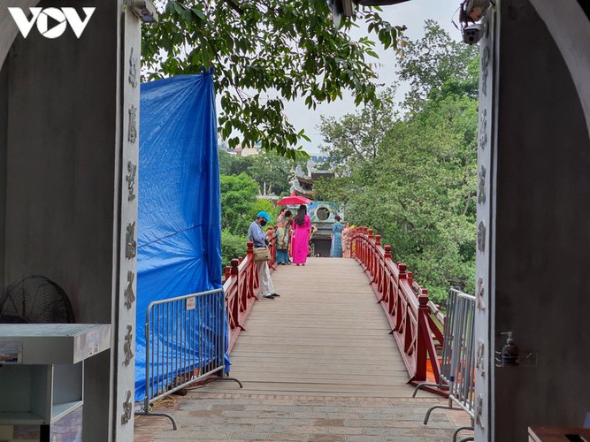 historical relic sites in hanoi left deserted amid covid-19 fears hinh 19